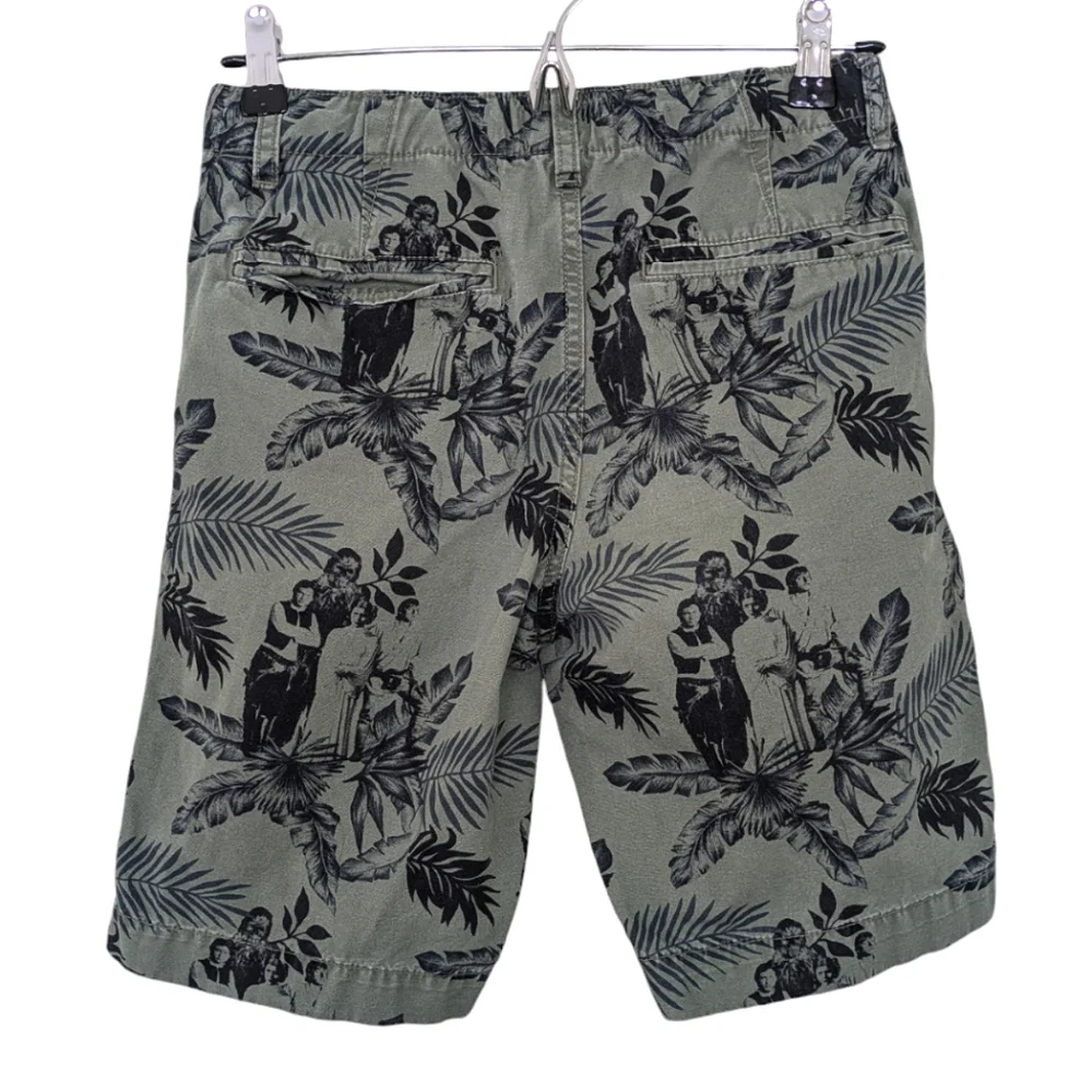 Gap x Star Wars Bermuda shorts in desert cactus